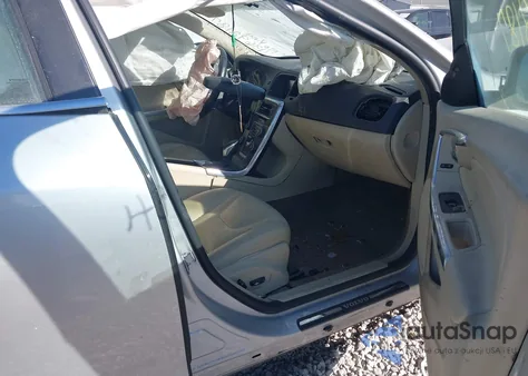 2015 Volvo S60 T5 Platinum z USA, uszkodzony, nr VIN YV126MFD4F1304048